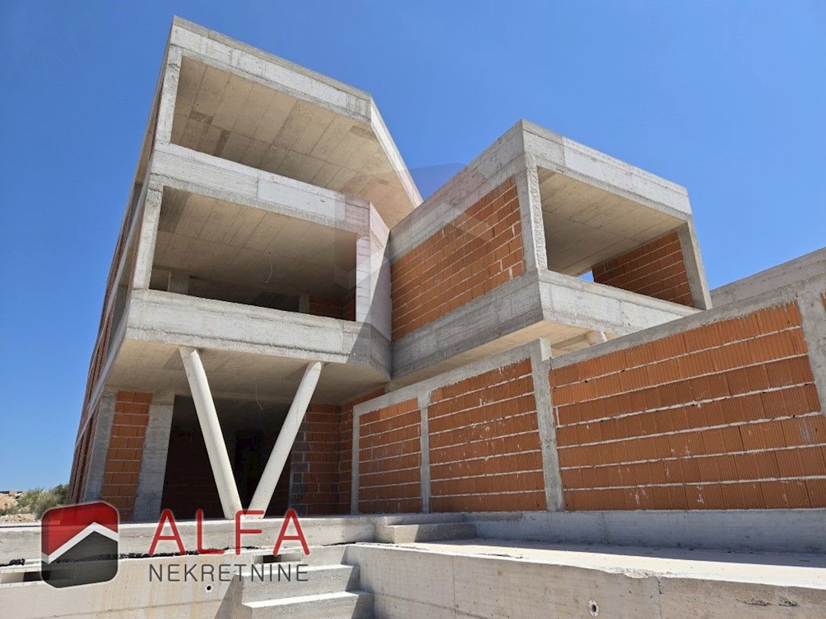 Croazia, Vodice – nuovo appartamento al piano terra in vendita, con piscina privata e giardino