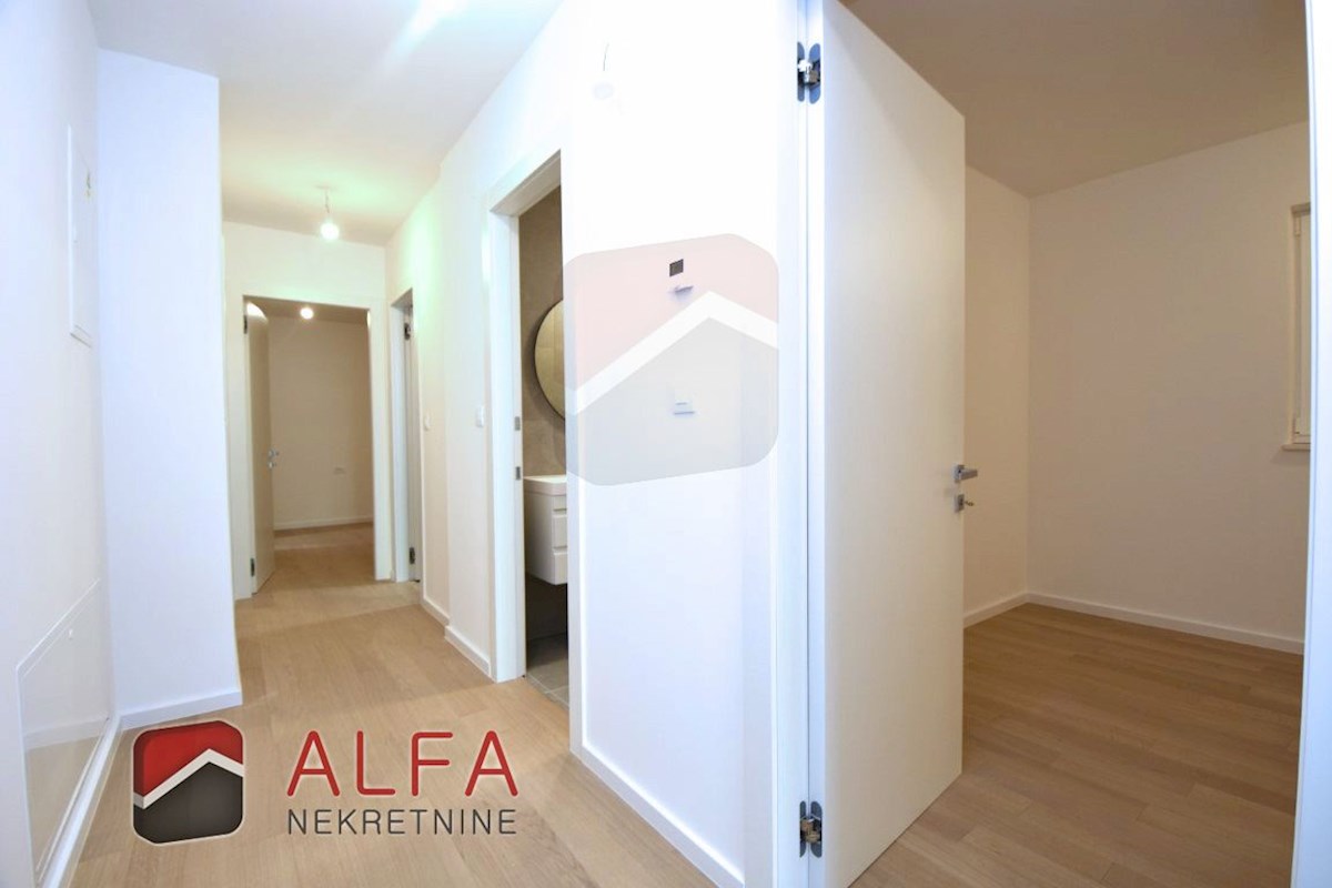 Vodice centro, ATTRAENTE, nuovo appartamento con tre camere da letto in vendita al primo piano ​