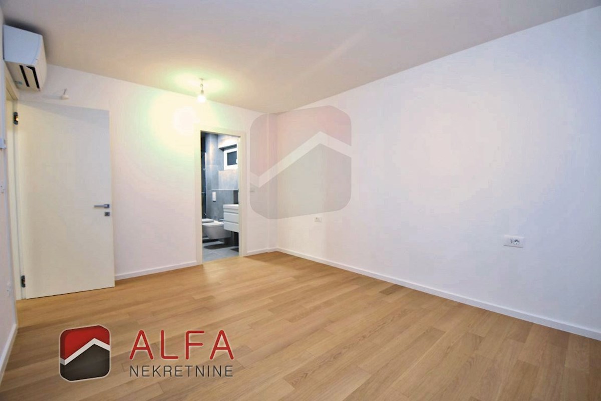 Vodice centro, ATTRAENTE, nuovo appartamento con tre camere da letto in vendita al primo piano ​