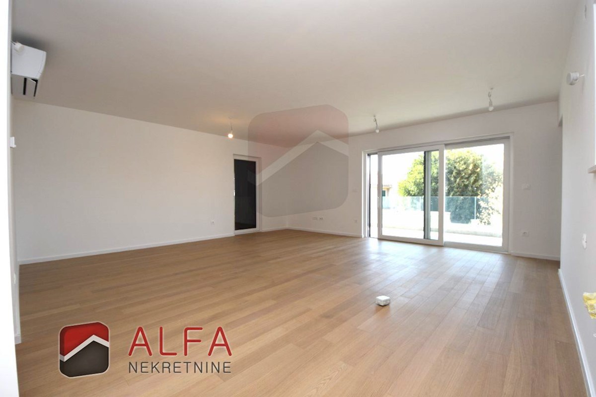 Vodice centro, ATTRAENTE, nuovo appartamento con tre camere da letto in vendita al primo piano ​