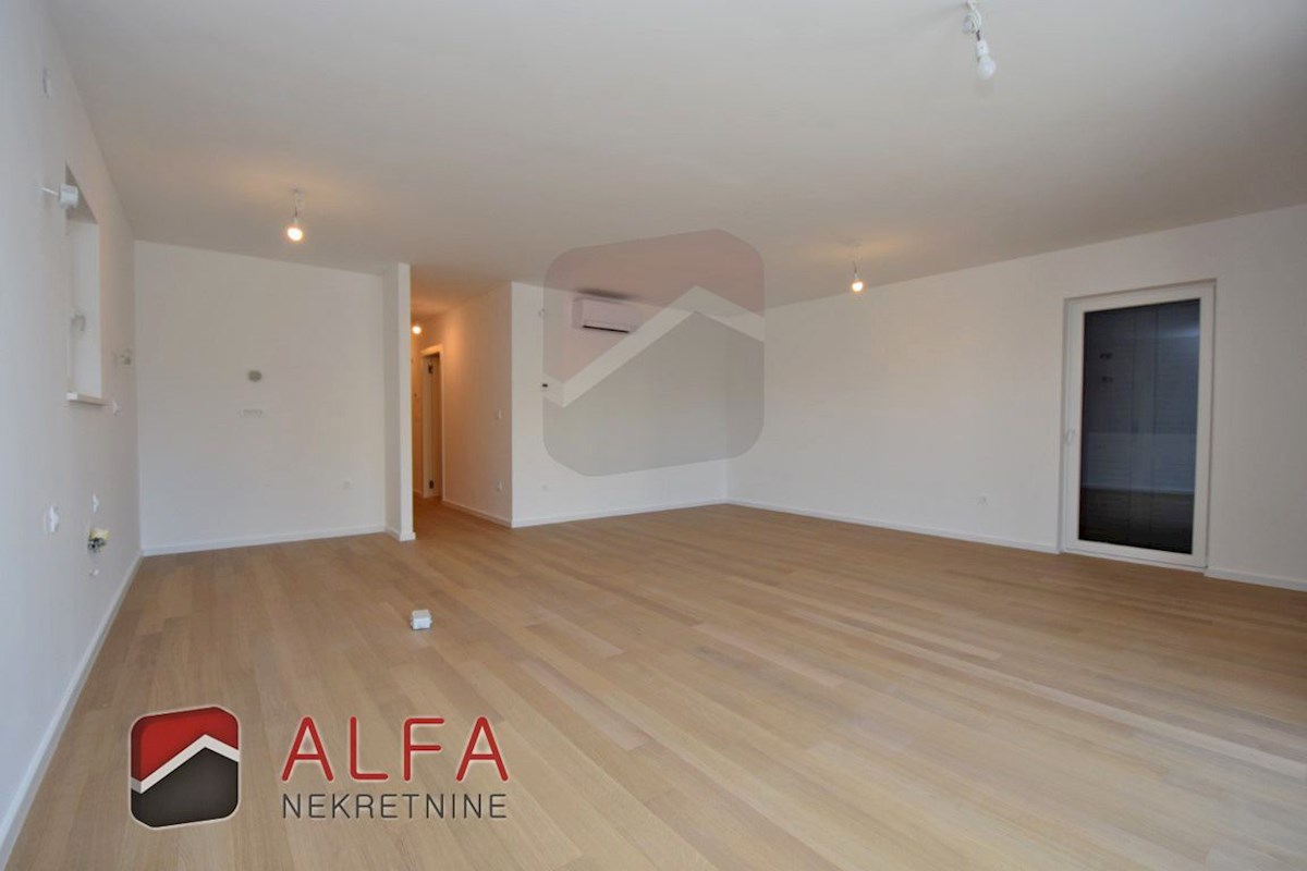 Vodice centro, ATTRAENTE, nuovo appartamento con tre camere da letto in vendita al primo piano ​