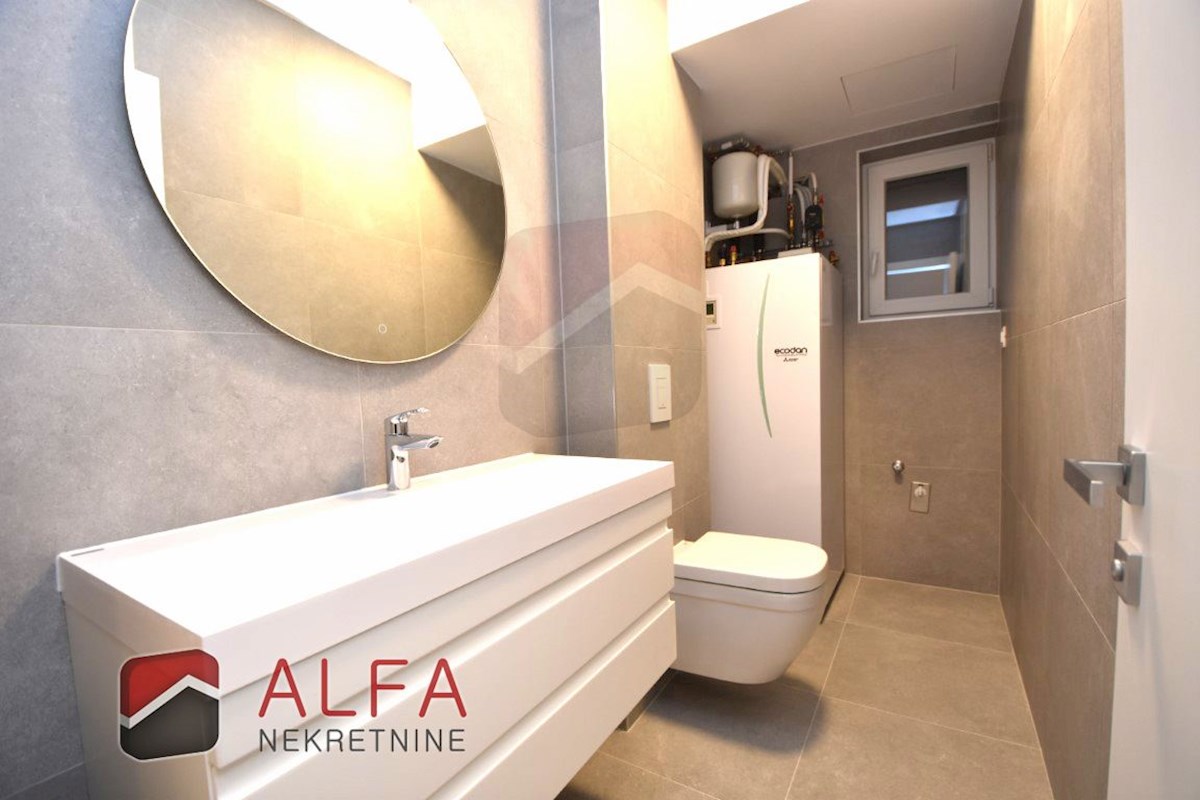 Vodice centro, ATTRAENTE, nuovo appartamento con tre camere da letto in vendita al primo piano ​