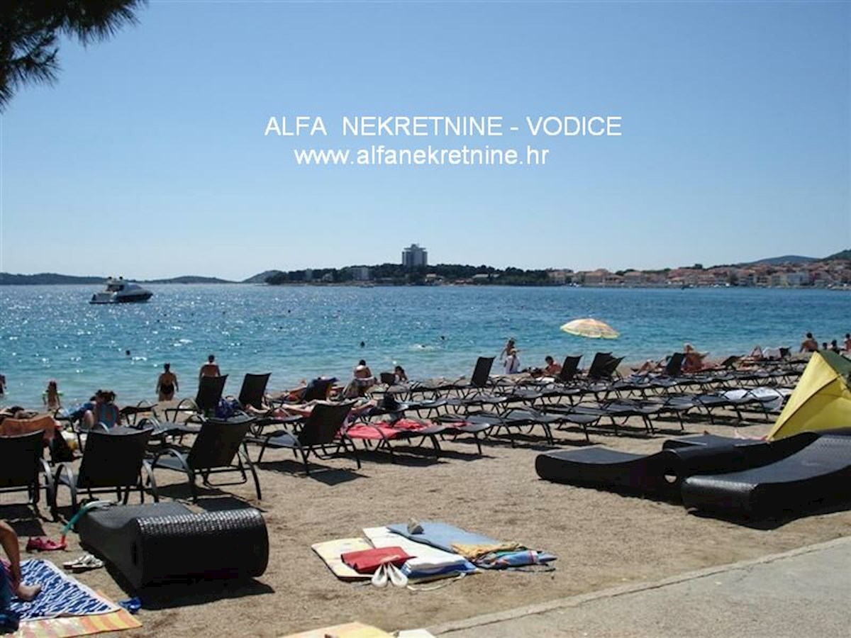 Croazia, Vodice, Srima, in vendita nuova e moderna casa bifamiliare, con piscina sulla terrazza sul tetto