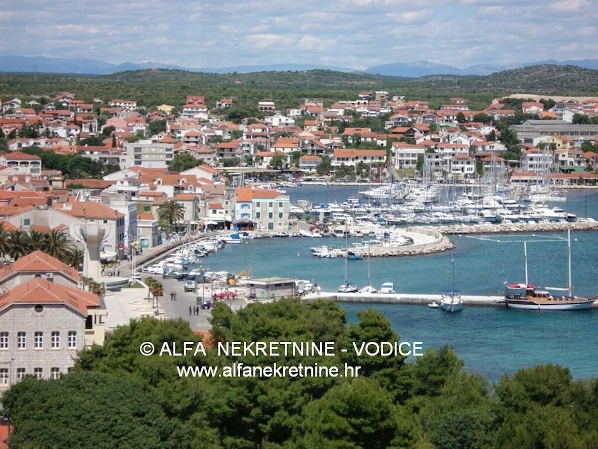 Croazia, Vodice, Srima, in vendita nuova e moderna casa bifamiliare, con piscina sulla terrazza sul tetto