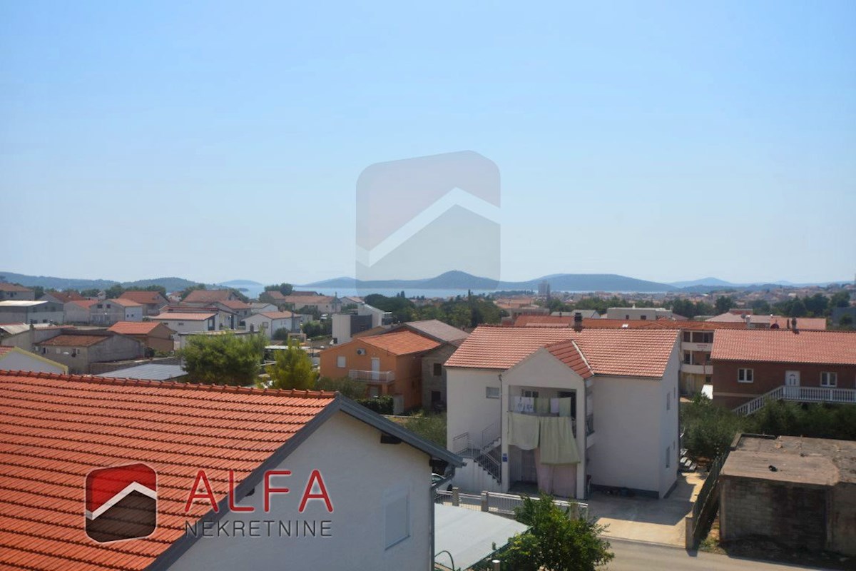 Vodice, in vendita appartamento arredato con vista mare