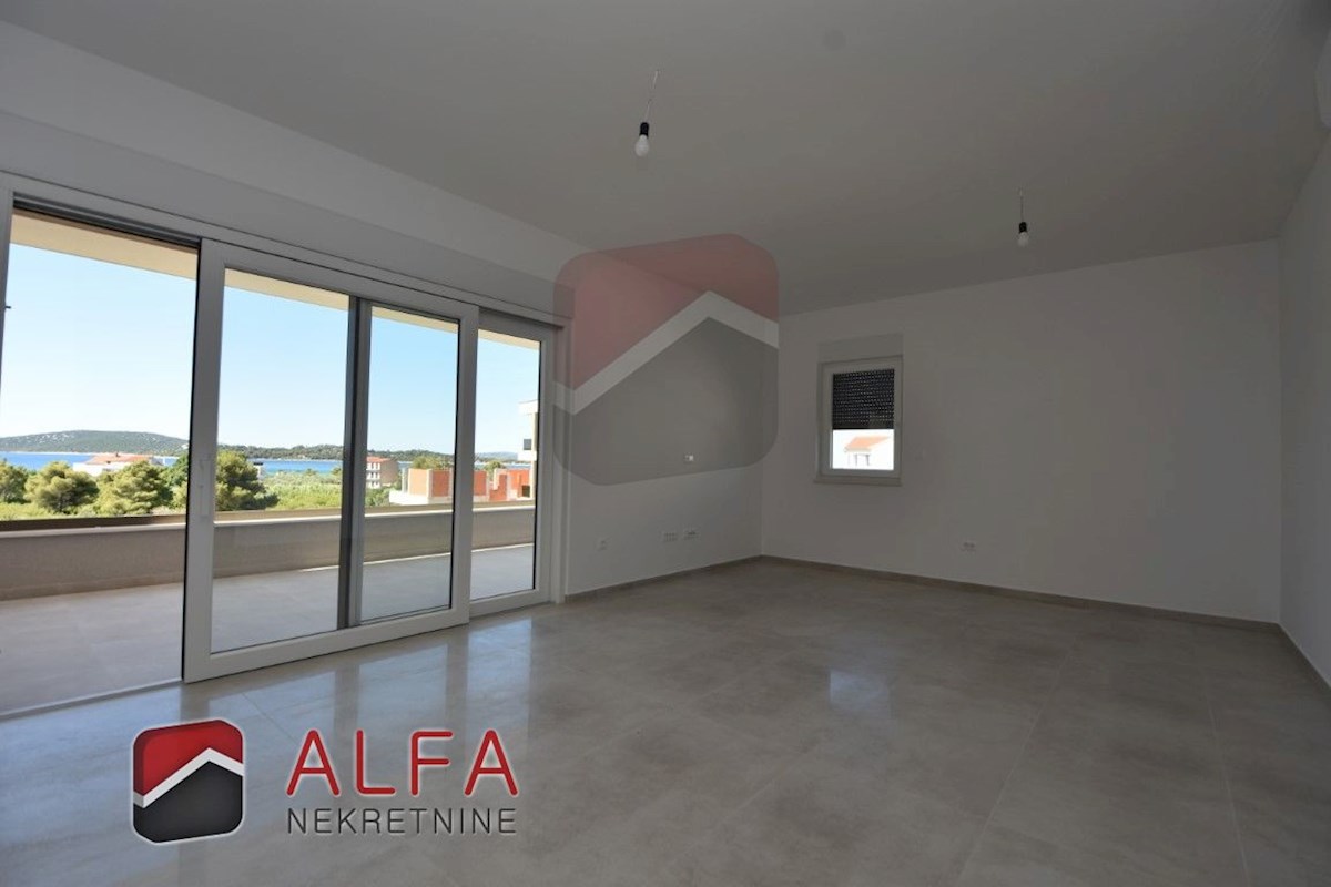 Croazia, Vodice, nuova costruzione, appartamento con tre camere da letto in vendita, due posti auto, vista mare