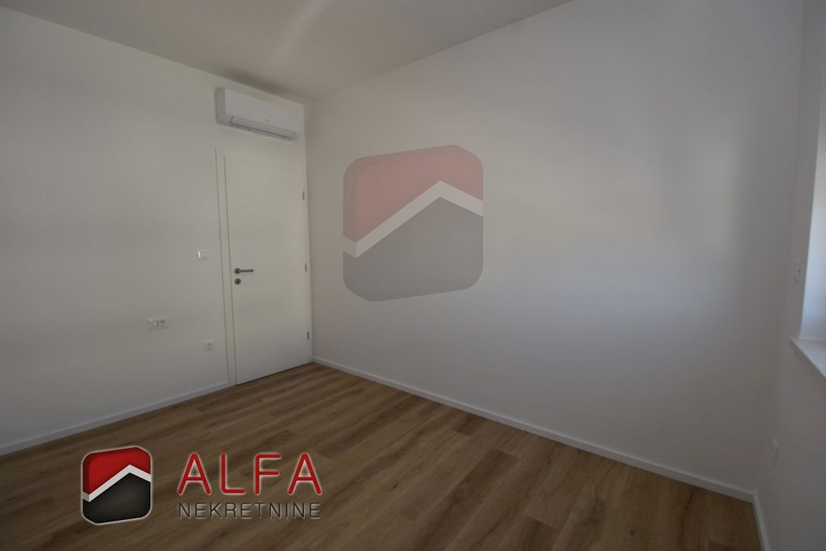 Croazia, Vodice, nuova costruzione, appartamento con tre camere da letto in vendita, due posti auto, vista mare