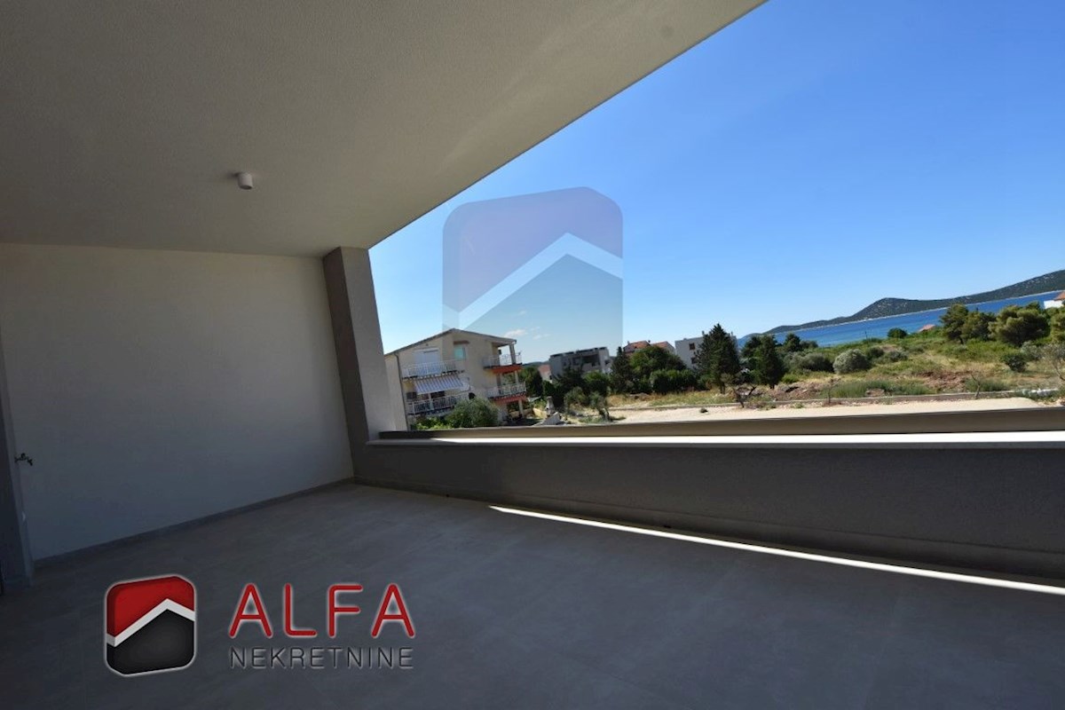 Croazia, Vodice, nuova costruzione, appartamento con tre camere da letto in vendita, due posti auto, vista mare