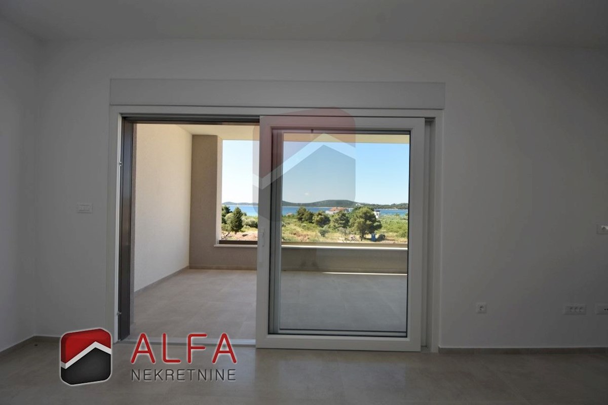 Croazia, Vodice, nuova costruzione, appartamento con tre camere da letto in vendita, due posti auto, vista mare