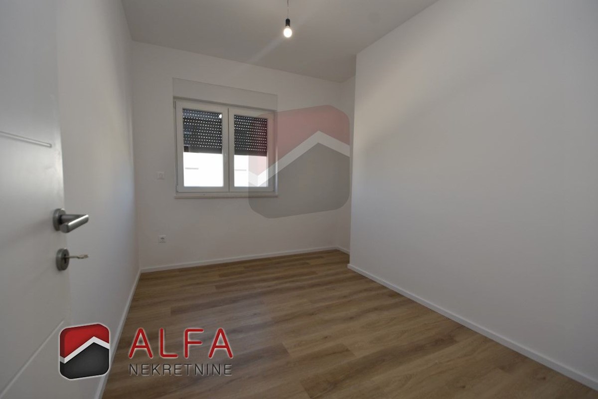 Croazia, Vodice, nuova costruzione, appartamento con tre camere da letto in vendita, due posti auto, vista mare