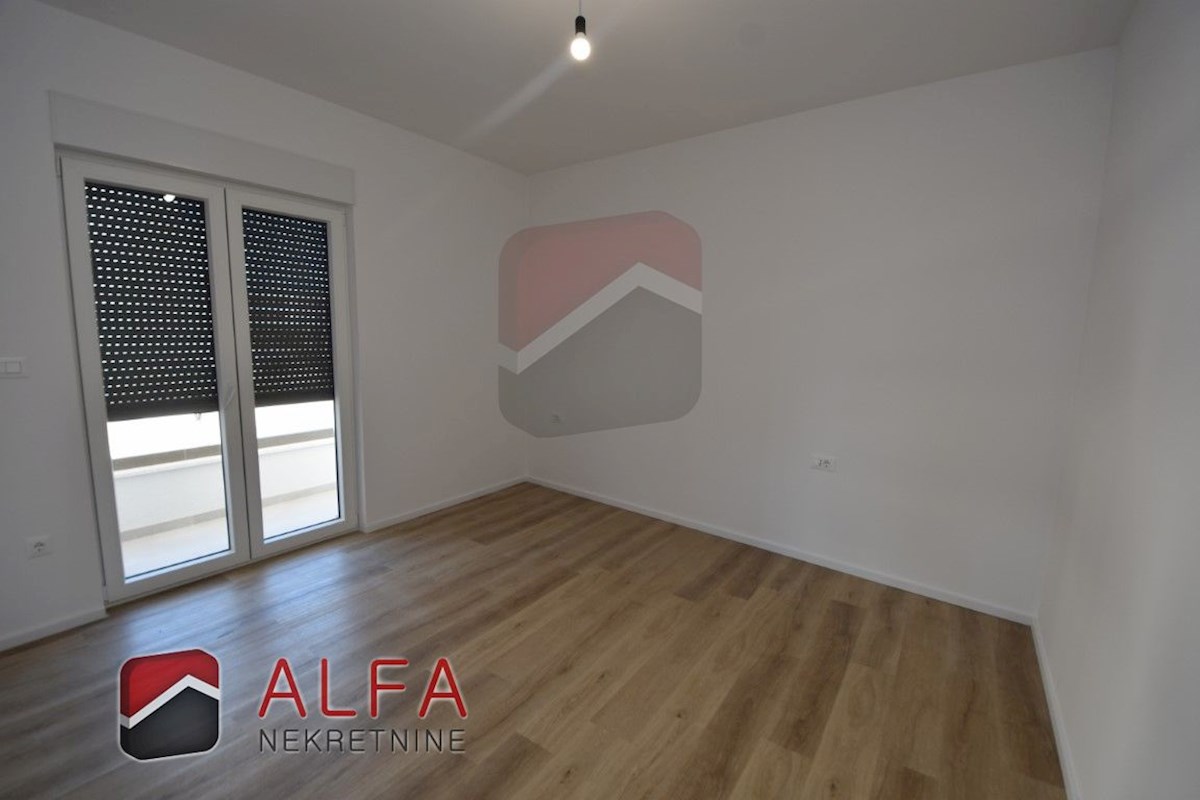 Croazia, Vodice, nuova costruzione, appartamento con tre camere da letto in vendita, due posti auto, vista mare