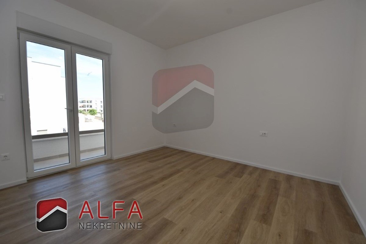 Croazia, Vodice, nuova costruzione, appartamento con tre camere da letto in vendita, due posti auto, vista mare