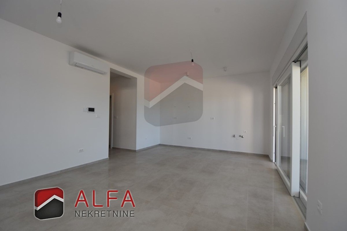 Croazia, Vodice, nuova costruzione, appartamento con tre camere da letto in vendita, due posti auto, vista mare
