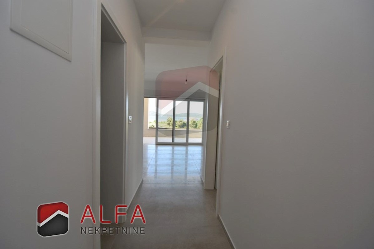 Croazia, Vodice, nuova costruzione, appartamento con tre camere da letto in vendita, due posti auto, vista mare