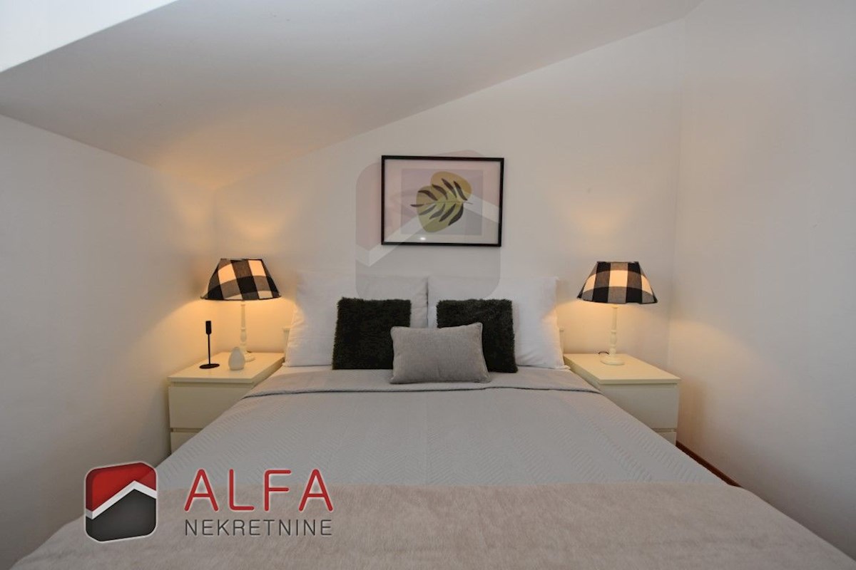 Croazia, Vodice - vendesi grazioso appartamento con due camere da letto al secondo piano, vicino al mare