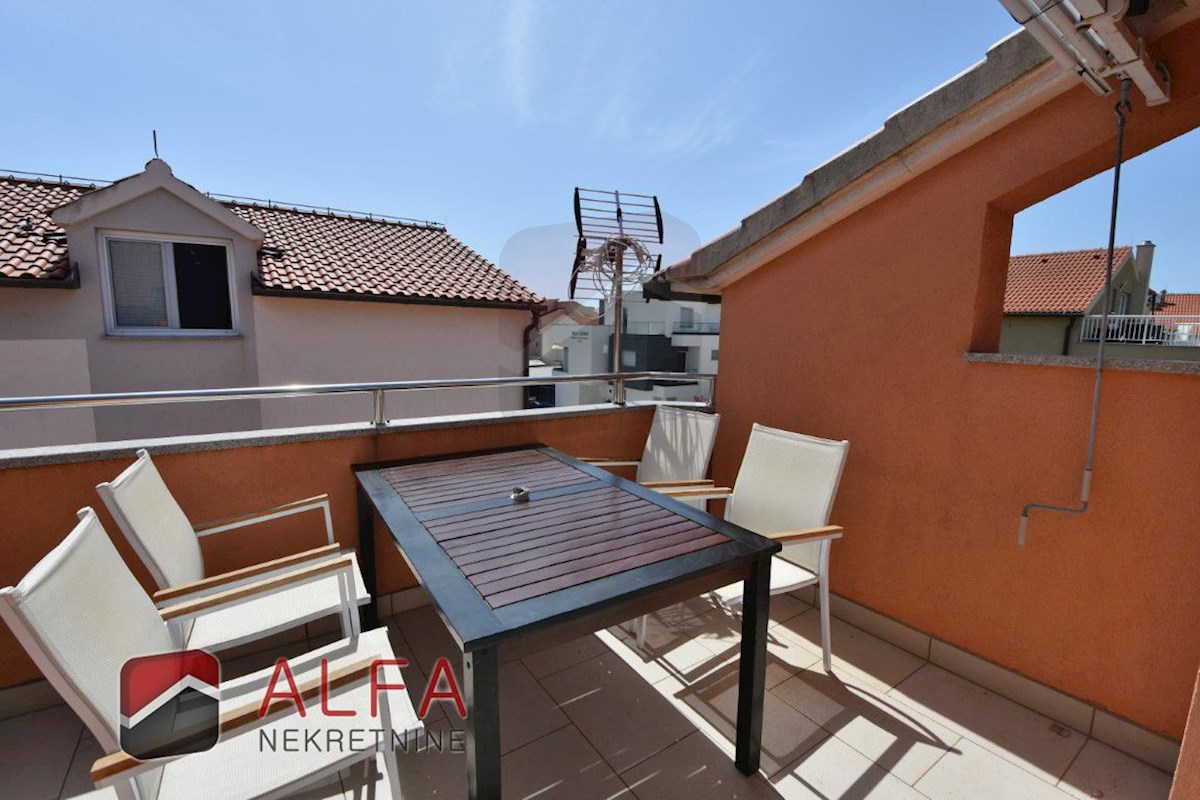 Croazia, Vodice - vendesi grazioso appartamento con due camere da letto al secondo piano, vicino al mare