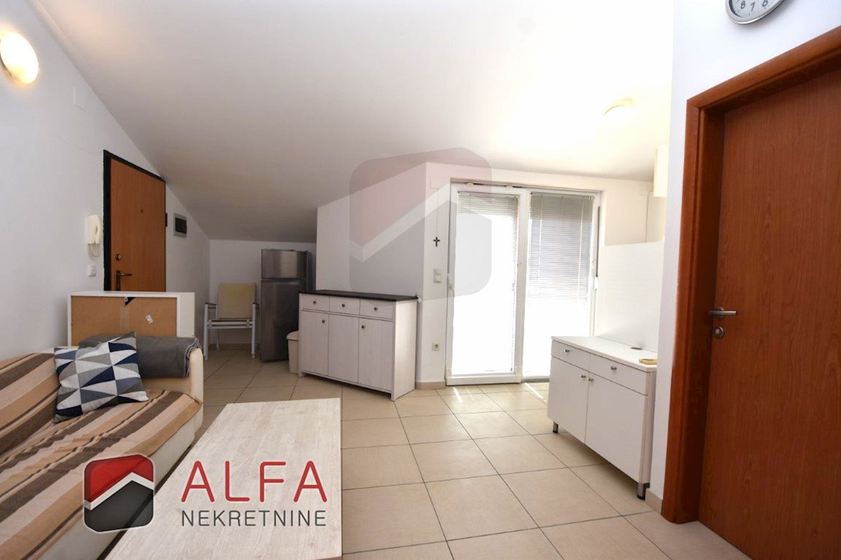 Croazia, Vodice - appartamento con due camere da letto in vendita al secondo piano, vicino al mare