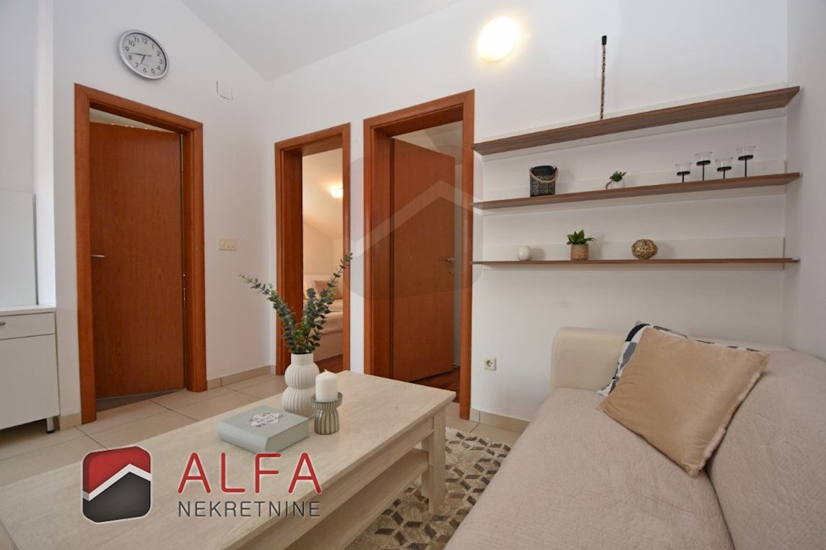 Croazia, Vodice - vendesi grazioso appartamento con due camere da letto al secondo piano, vicino al mare