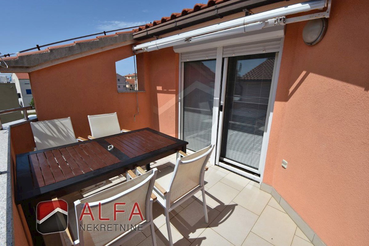 Croazia, Vodice - vendesi grazioso appartamento con due camere da letto al secondo piano, vicino al mare