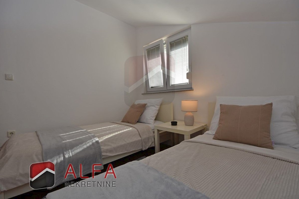 Croazia, Vodice - vendesi grazioso appartamento con due camere da letto al secondo piano, vicino al mare