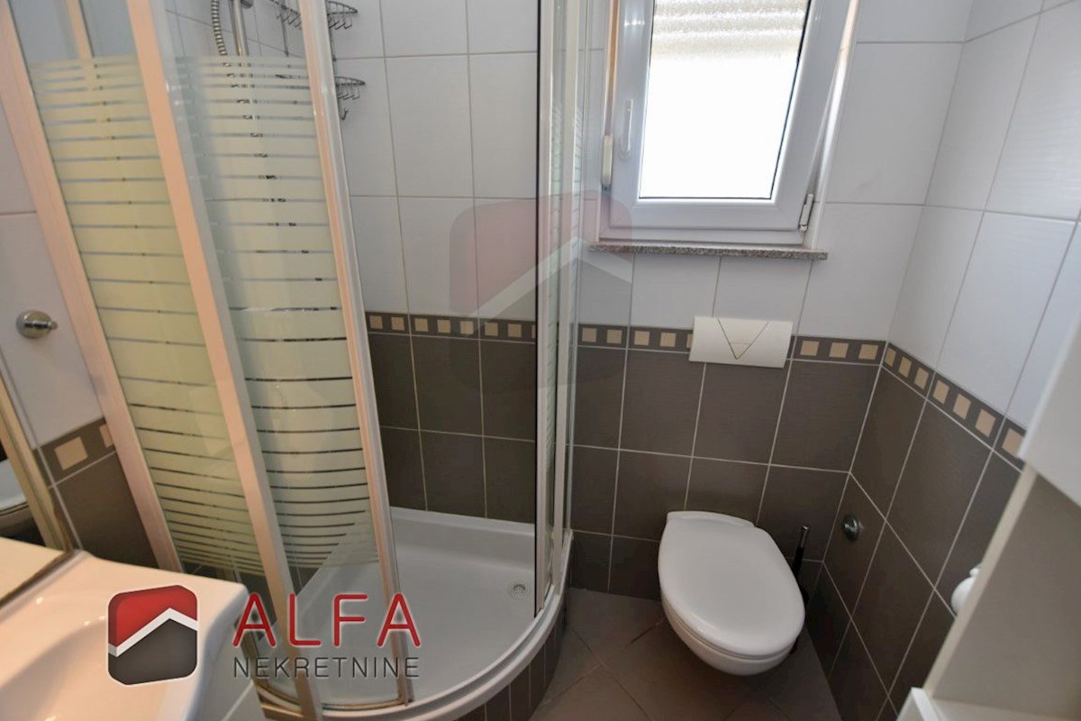 Croazia, Vodice - appartamento con due camere da letto in vendita al secondo piano, vicino al mare