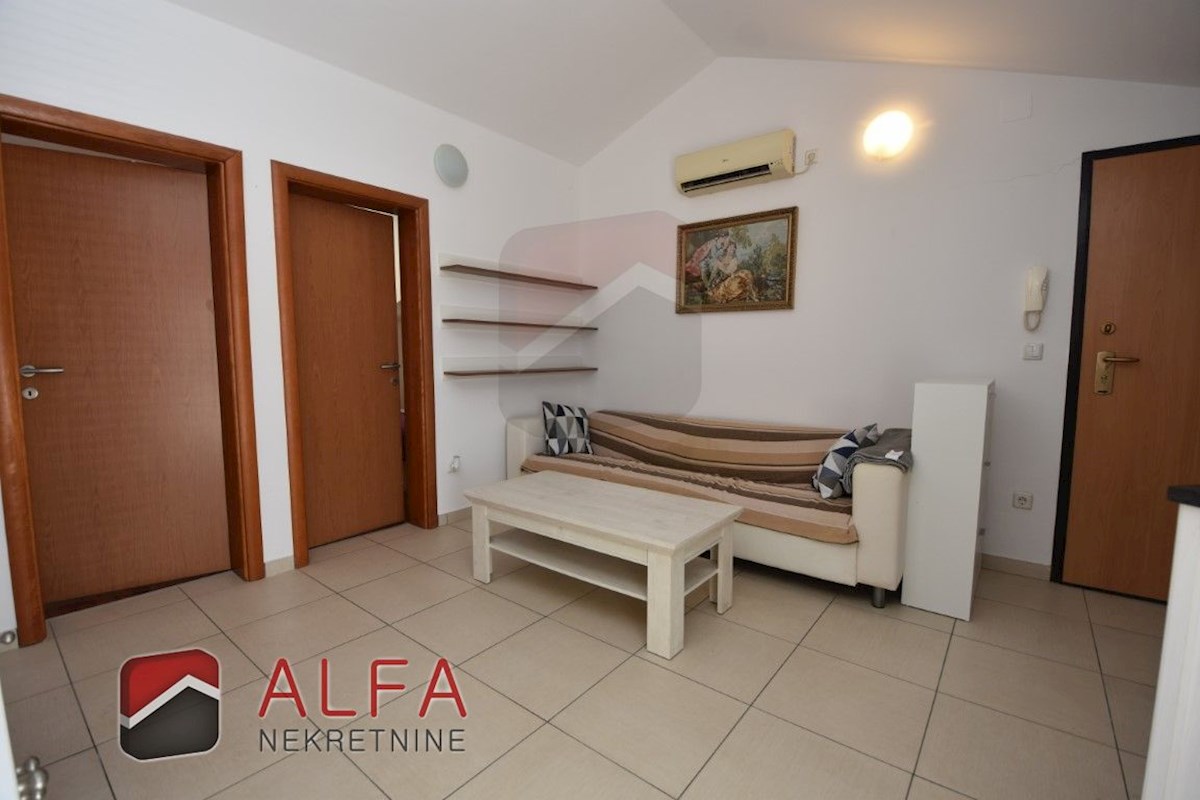 Croazia, Vodice - appartamento con due camere da letto in vendita al secondo piano, vicino al mare