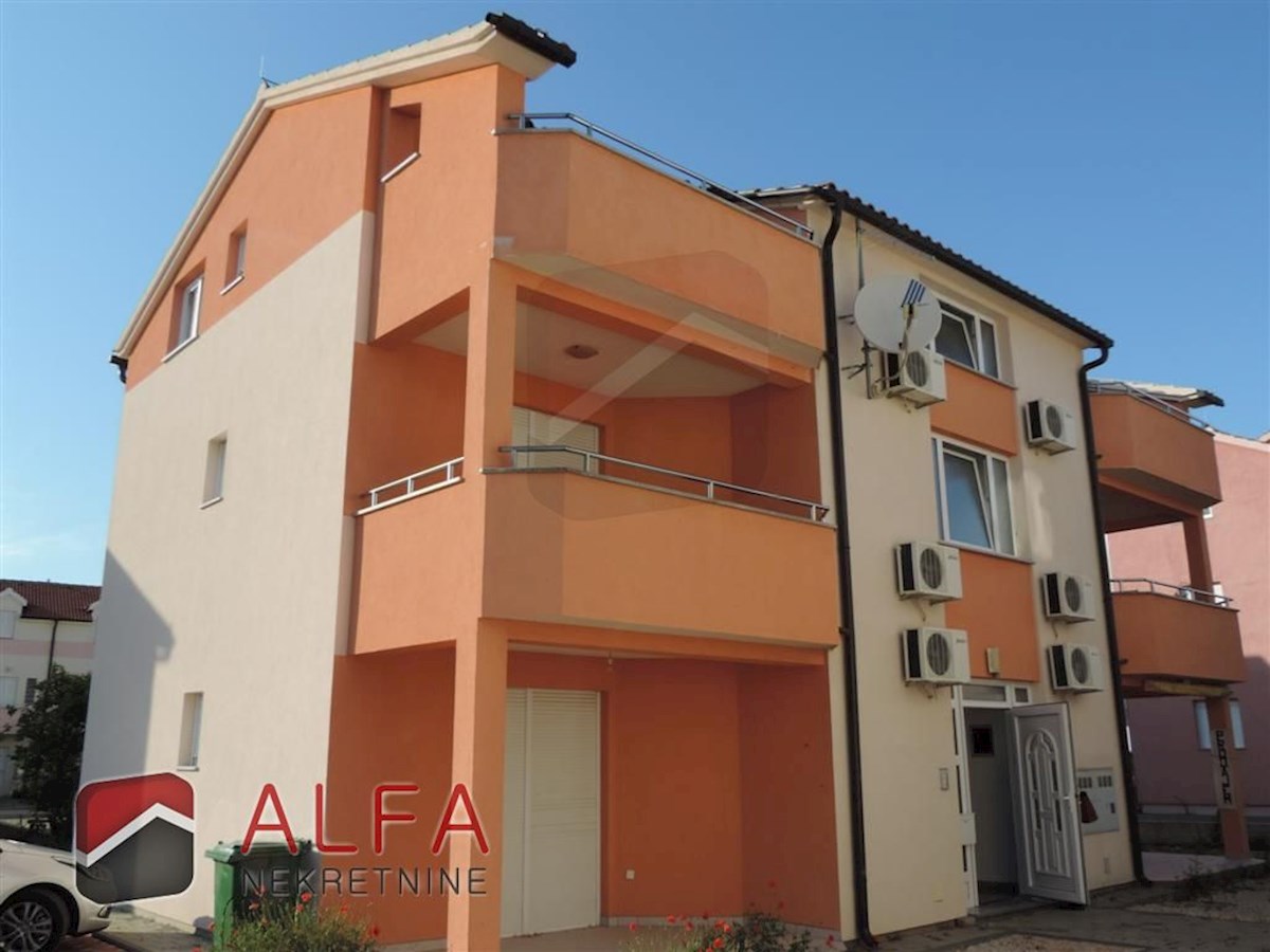 Croazia, Vodice - vendesi grazioso appartamento con due camere da letto al secondo piano, vicino al mare