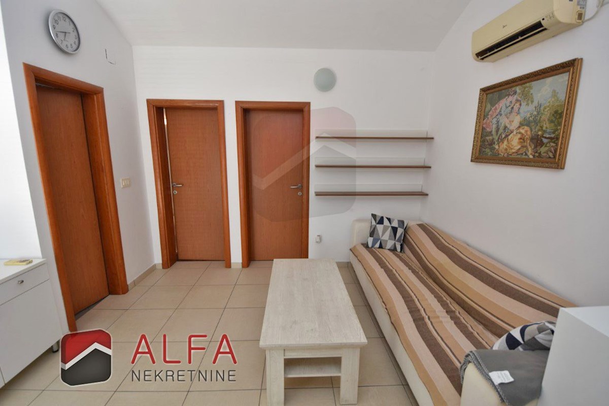 Croazia, Vodice - appartamento con due camere da letto in vendita al secondo piano, vicino al mare