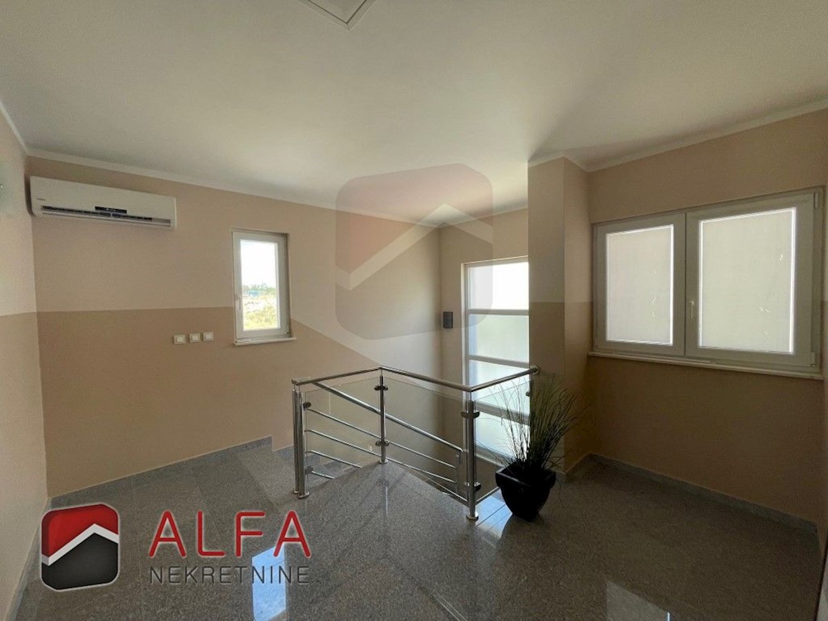 Croazia, Vodice, casa bifamiliare in vendita, con quattro camere da letto