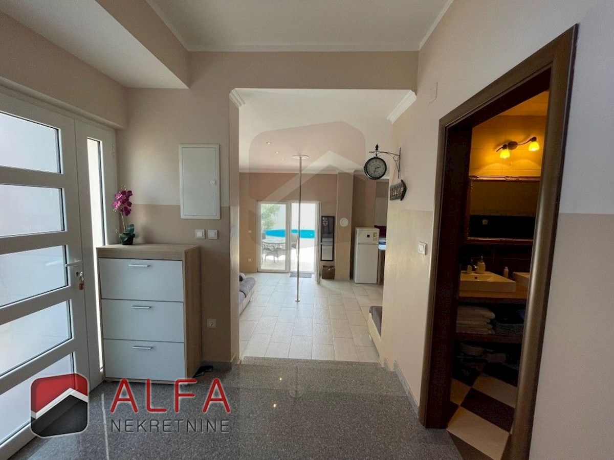 Croazia, Vodice, casa bifamiliare in vendita, con quattro camere da letto