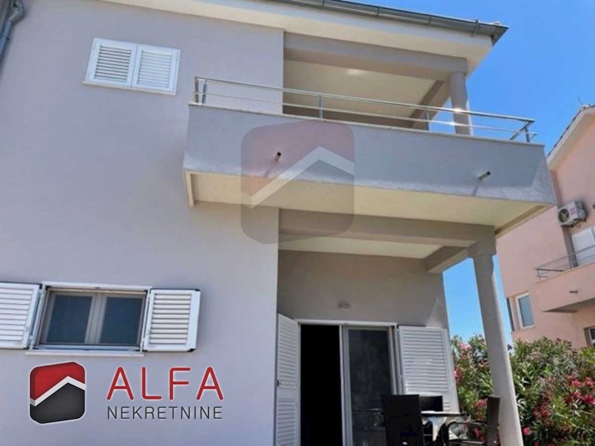 Croazia, Vodice, casa bifamiliare in vendita, con quattro camere da letto