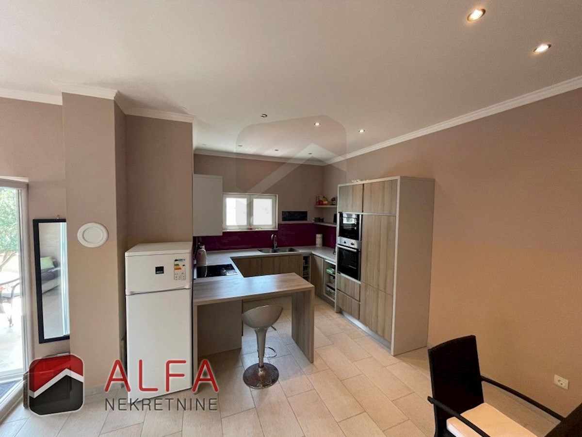 Croazia, Vodice, casa bifamiliare in vendita, con quattro camere da letto