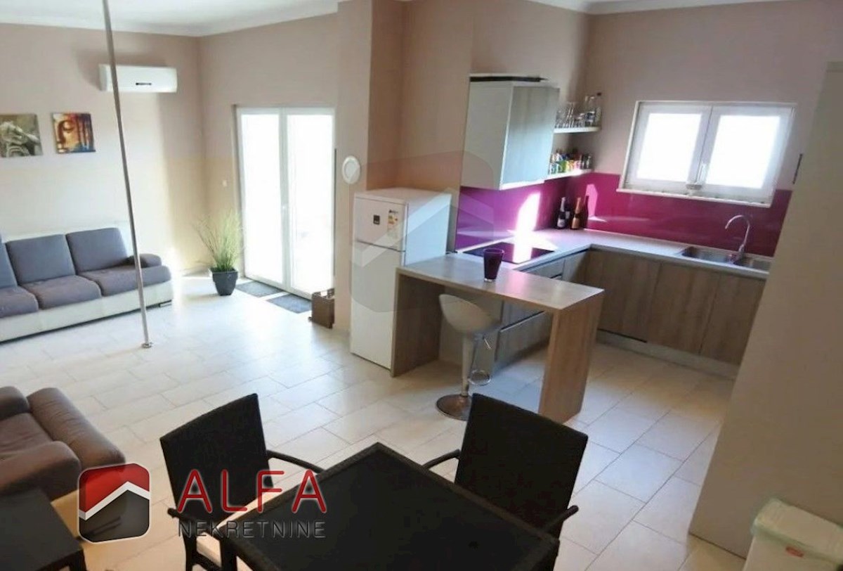 Croazia, Vodice, casa bifamiliare in vendita, con quattro camere da letto