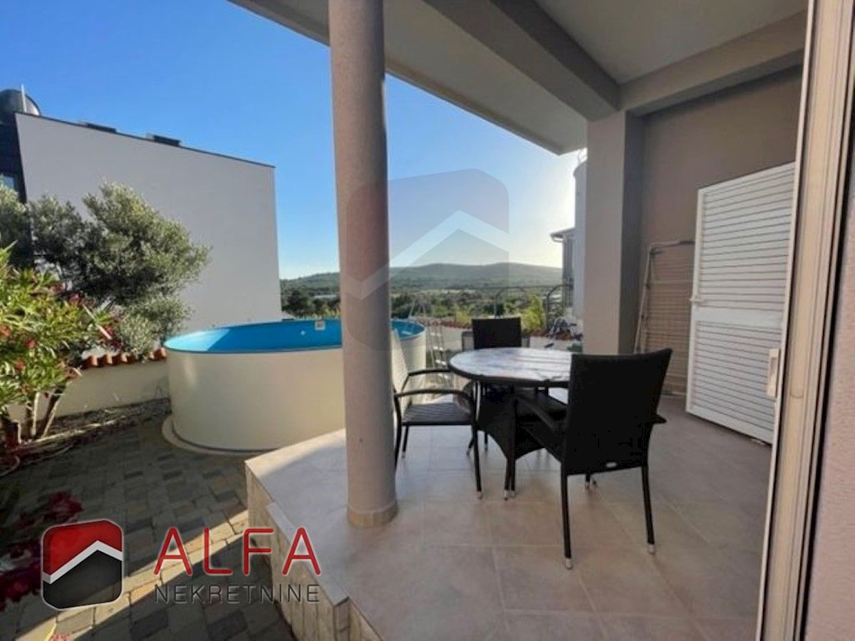 Croazia, Vodice, casa bifamiliare in vendita, con quattro camere da letto