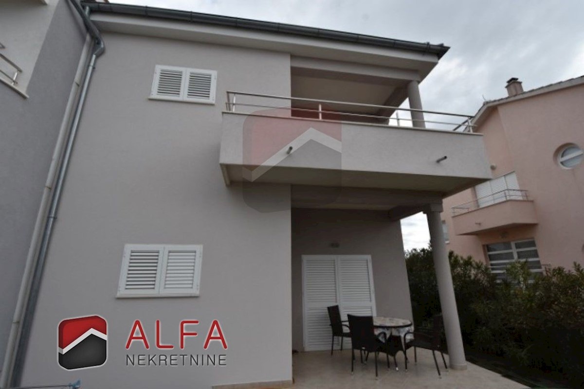 Croazia, Vodice, casa bifamiliare in vendita, con quattro camere da letto