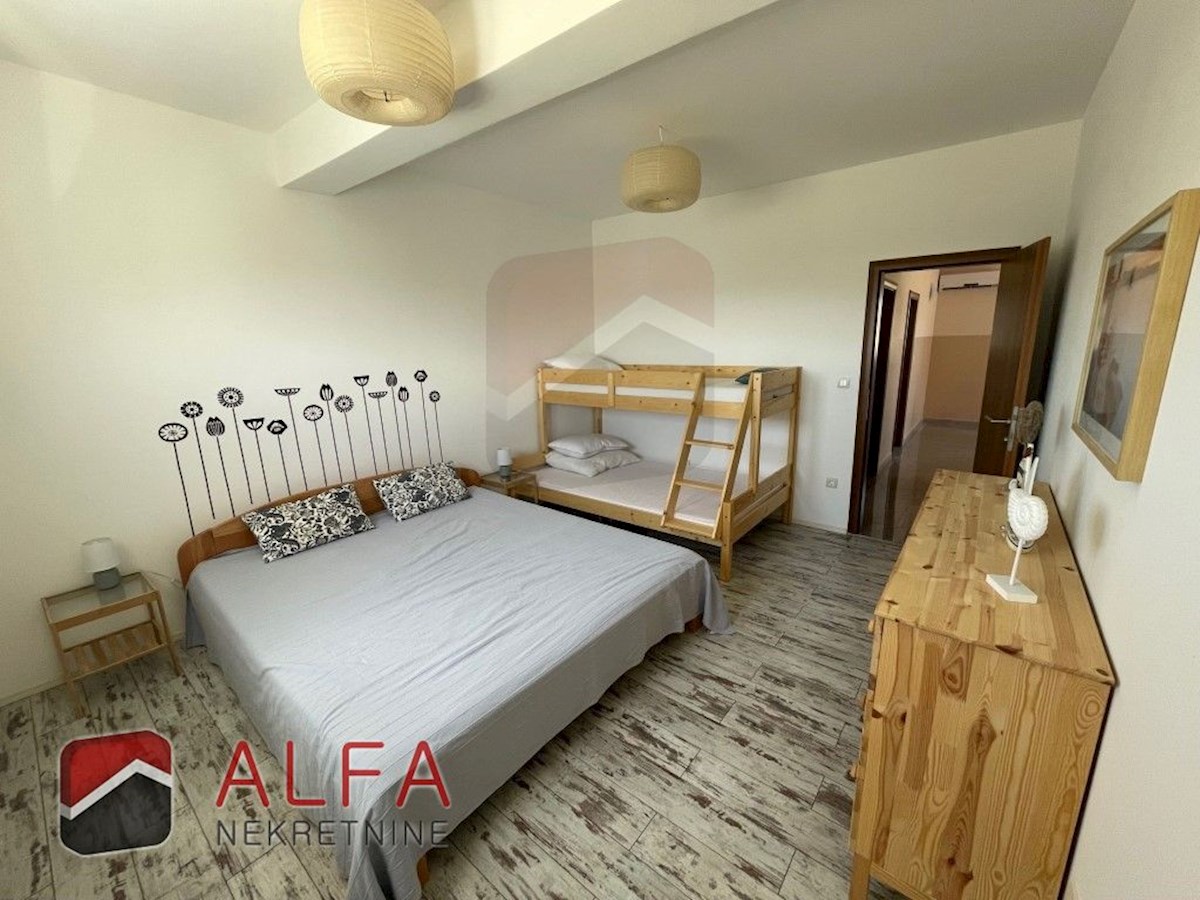 Croazia, Vodice, casa bifamiliare in vendita, con quattro camere da letto