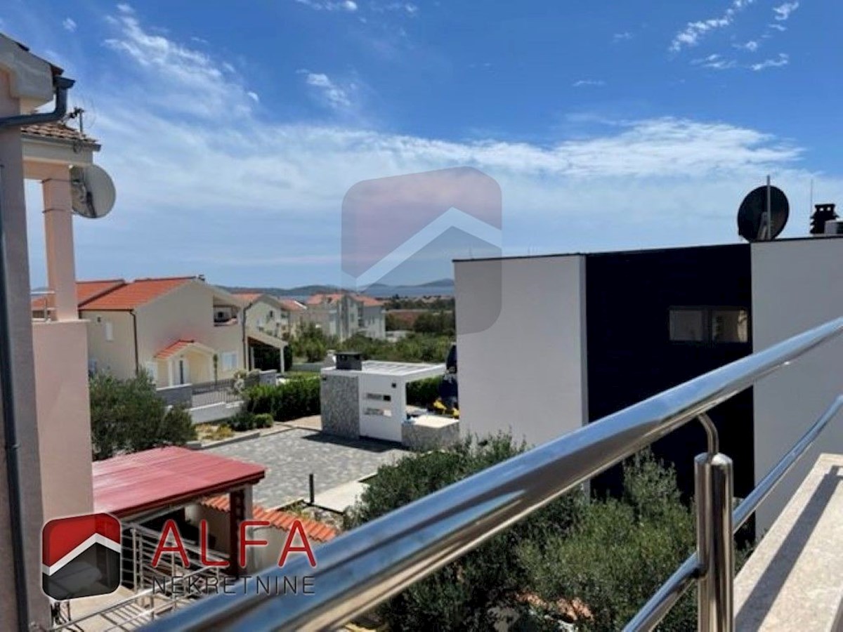 Croazia, Vodice, casa bifamiliare in vendita, con quattro camere da letto