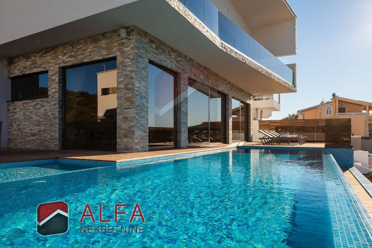 Croazia, Rogoznica, Ražanj, ATTRAENTE, in vendita è una moderna villa di lusso con piscina