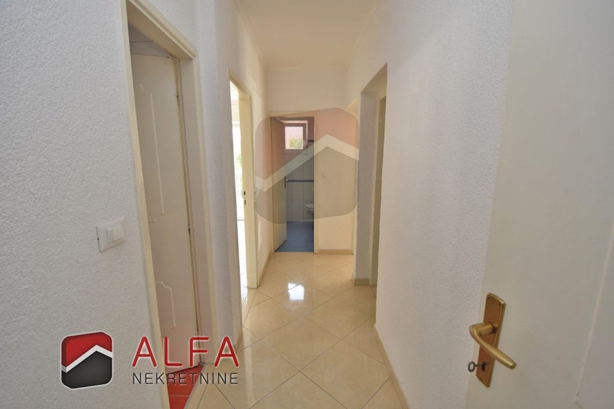 Croazia, Vodice, in vendita due appartamenti arredati + cortile 92 m2