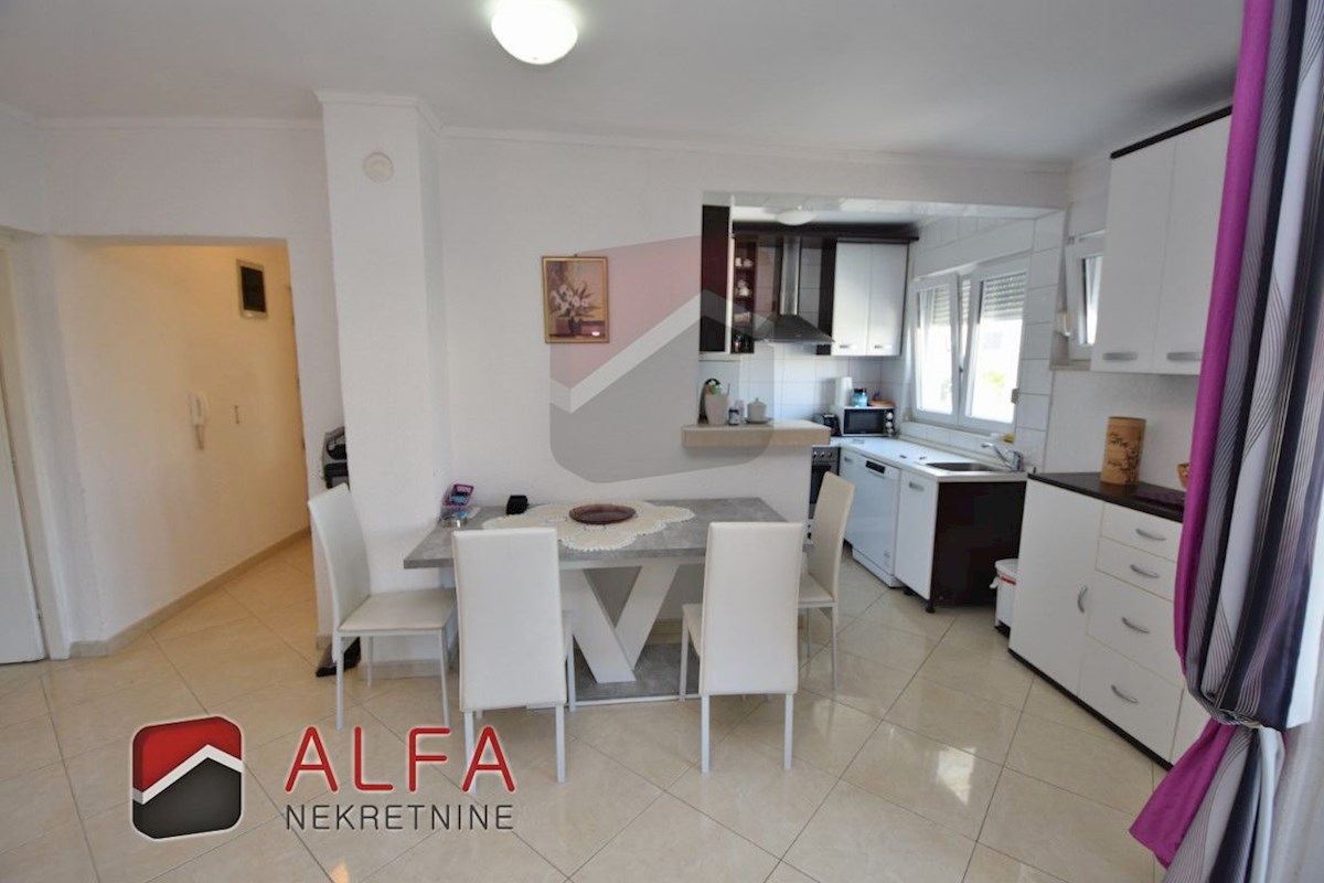 Croazia, Vodice, in vendita due appartamenti arredati + cortile 92 m2