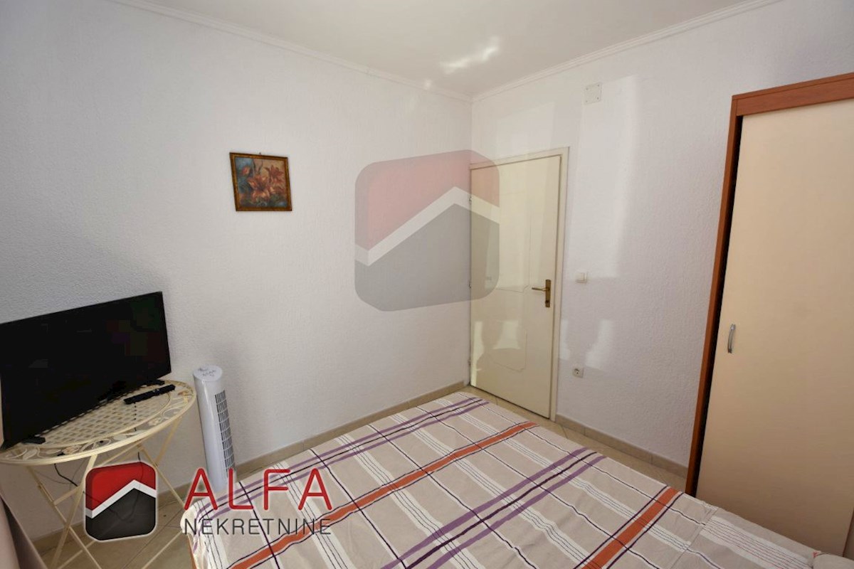 Croazia, Vodice, in vendita due appartamenti arredati + cortile 92 m2