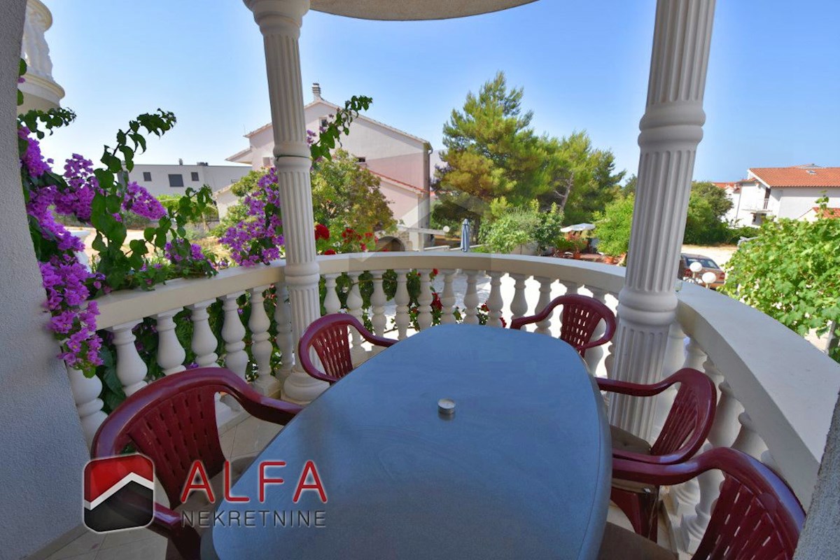 Croazia, Vodice, in vendita due appartamenti arredati + cortile 92 m2