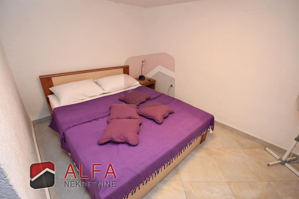 Croazia, Vodice, in vendita due appartamenti arredati + cortile 92 m2