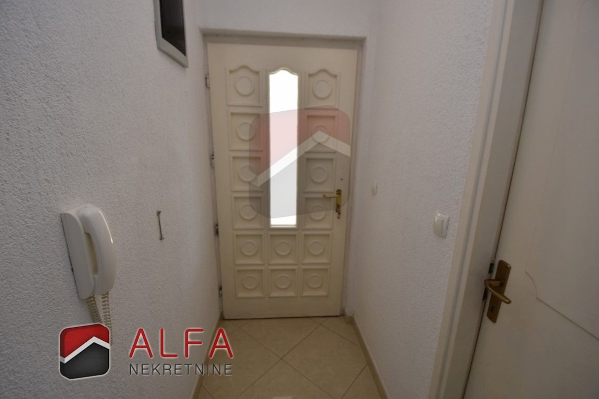 Croazia, Vodice, in vendita due appartamenti arredati + cortile 92 m2