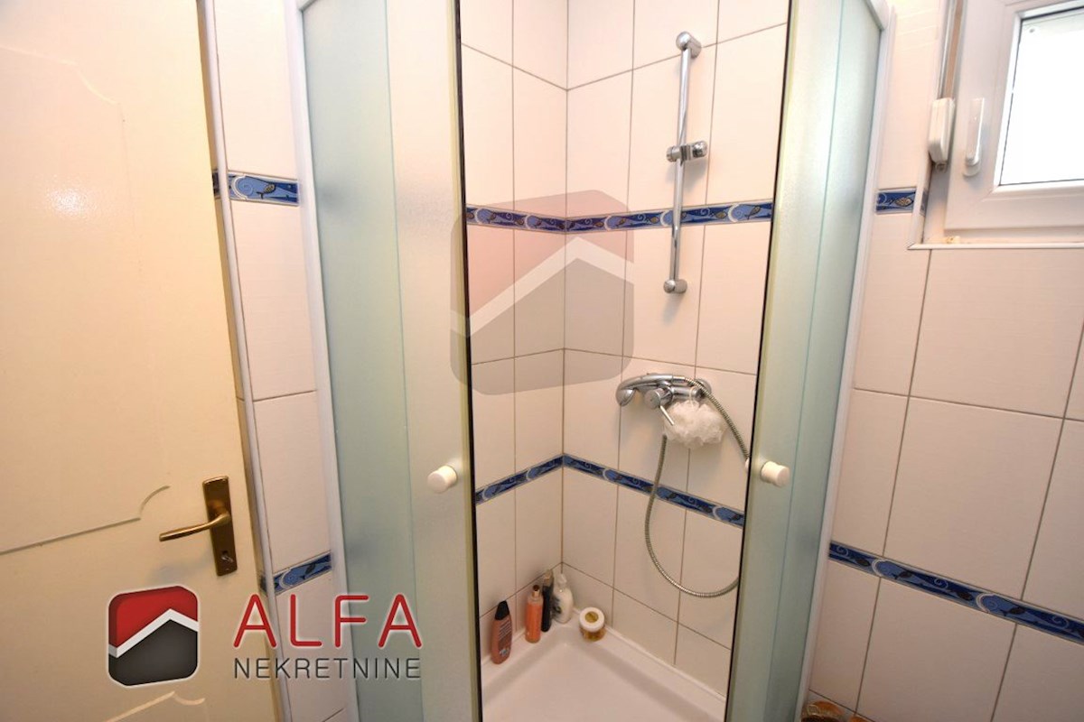 Croazia, Vodice, in vendita due appartamenti arredati + cortile 92 m2