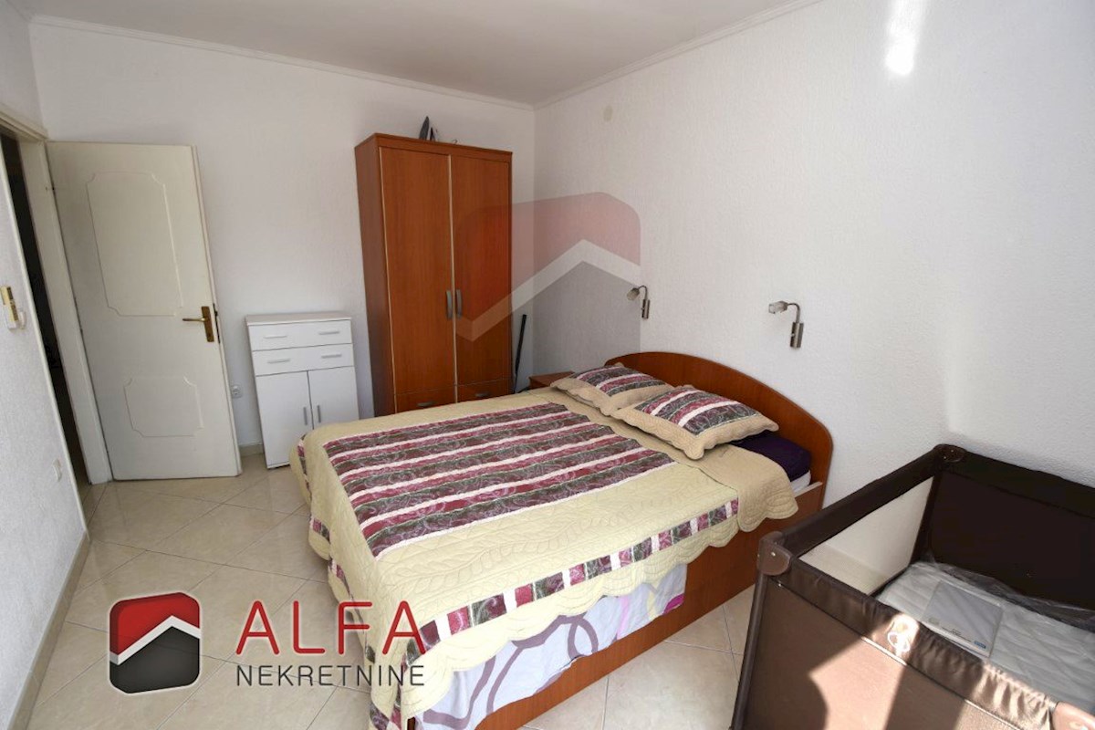 Croazia, Vodice, in vendita due appartamenti arredati + cortile 92 m2