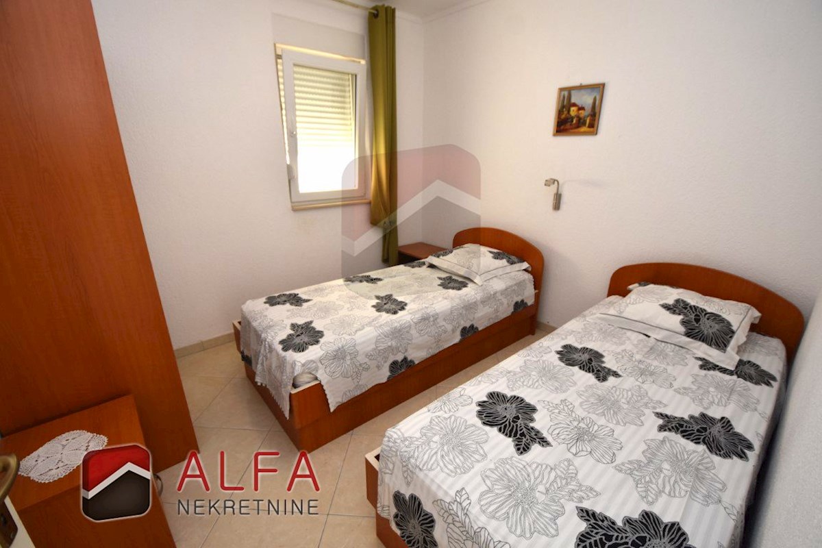 Croazia, Vodice, in vendita due appartamenti arredati + cortile 92 m2