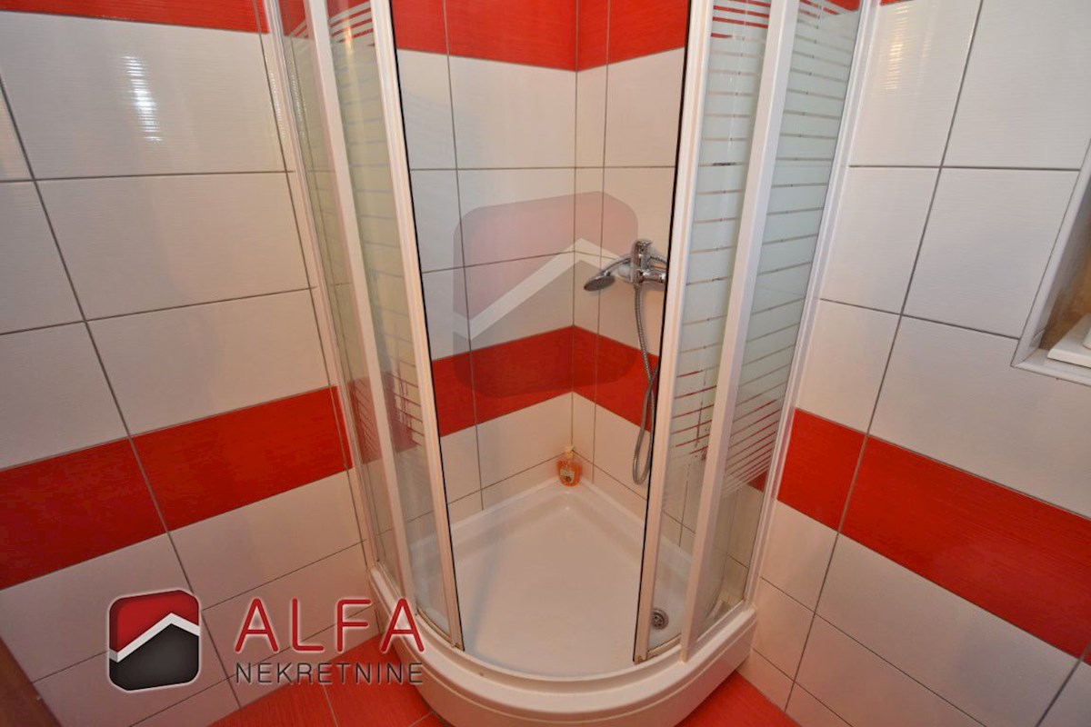 Croazia, Vodice, in vendita due appartamenti arredati + cortile 92 m2