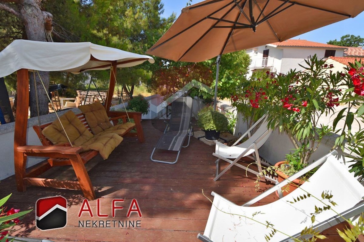 Croazia, Vodice, in vendita due appartamenti arredati + cortile 92 m2