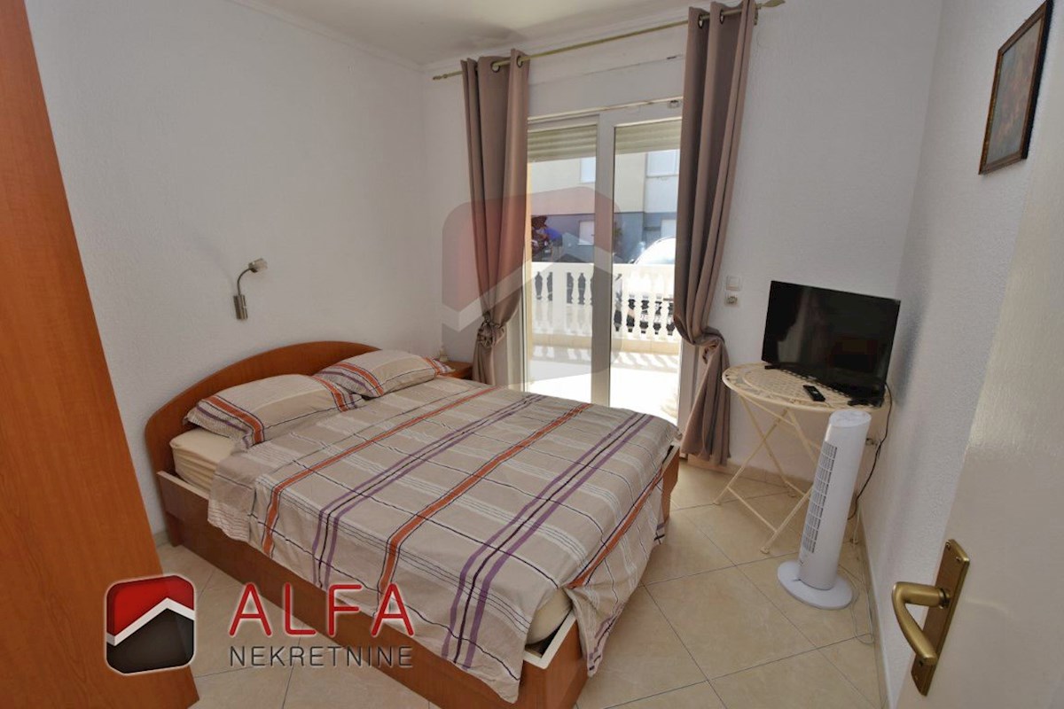 Croazia, Vodice, in vendita due appartamenti arredati + cortile 92 m2
